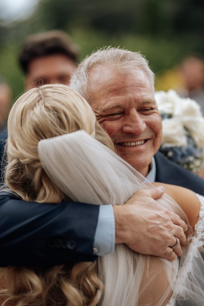 Glückwünsche nach kirchlicher Hochzeit in Bielefeld