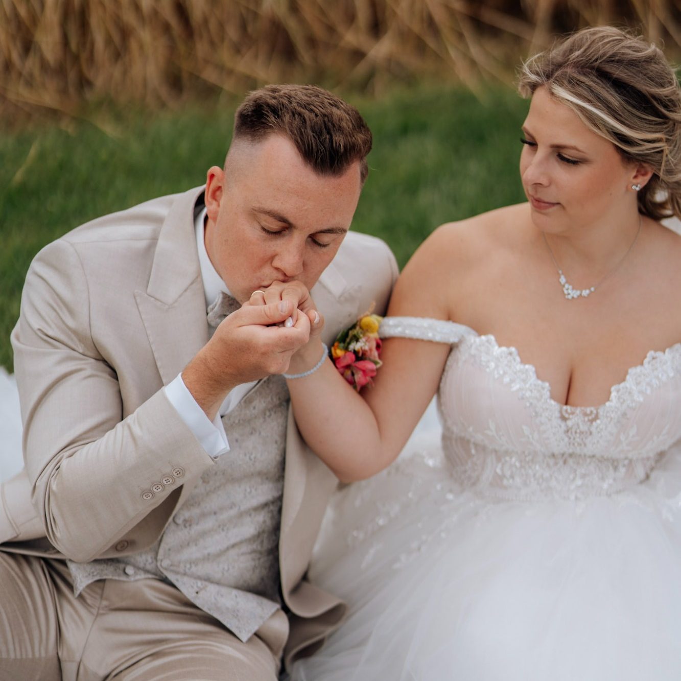 Emotionaler Moment eines Brautpaares bei einer Hochzeit in Bielefeld