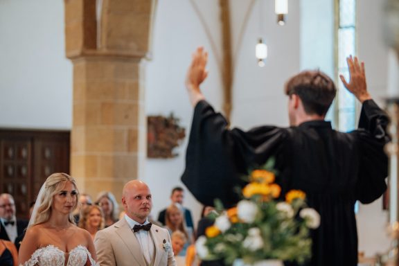 Segnung des Brautpaares in der Peter-und-Pauls-Kirche Heepen