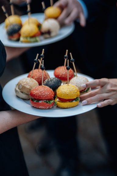 Fingerfood beim Hochzeitsempfang im Hof Steffen