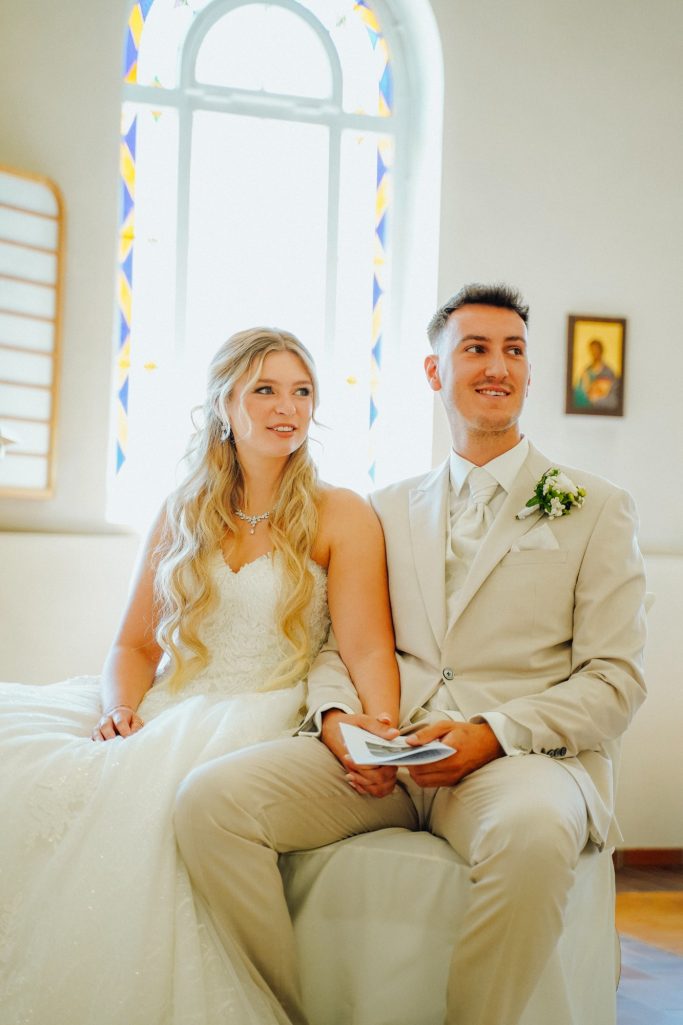 Hochzeitsfotograf Harsewinkel Standesamt Trauung Brautpaar sitzt