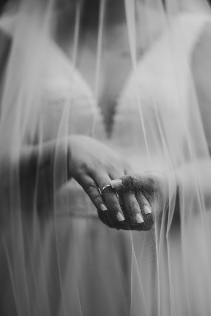 Hochzeitsfotograf Gütersloh Hände Brautpaar Ring Detail Hochzeit