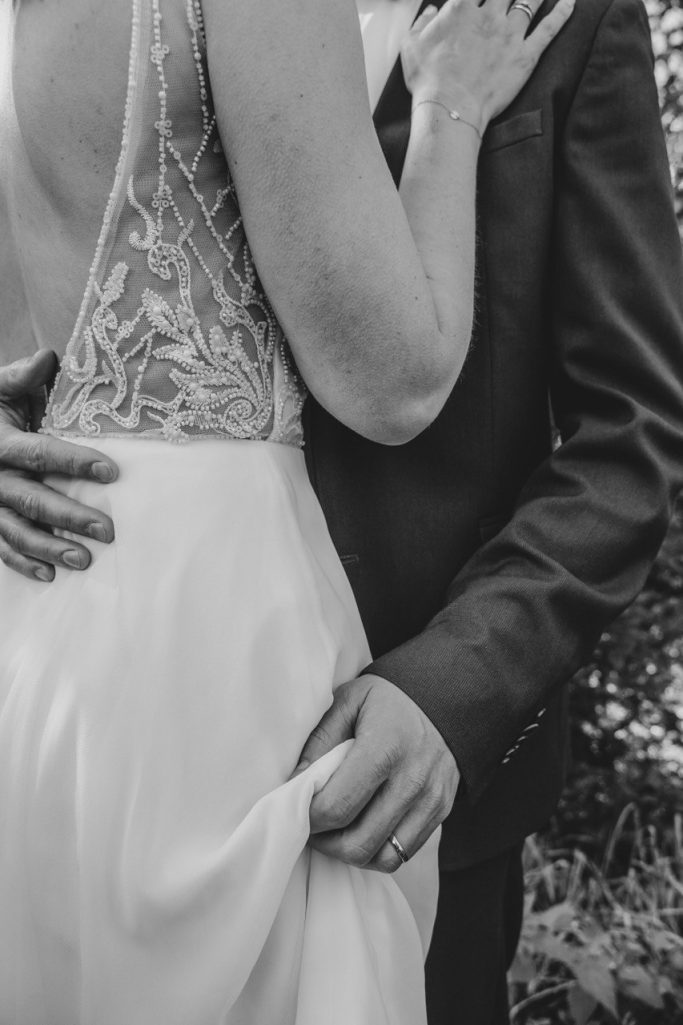 Hochzeitsfotograf Bielefeld Brautkleid Detail Nahaufnahme elegant Hochzeit