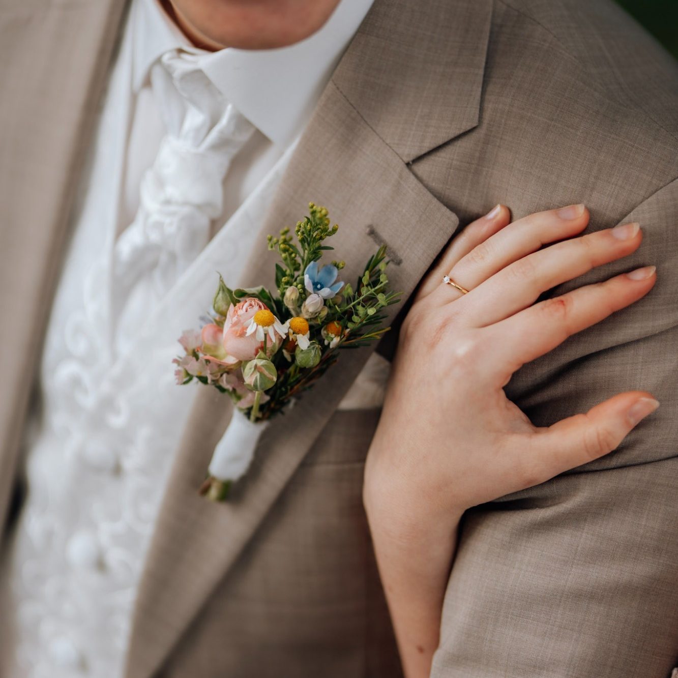 Emotionaler Moment eines Brautpaares bei einer Hochzeit in Bielefeld